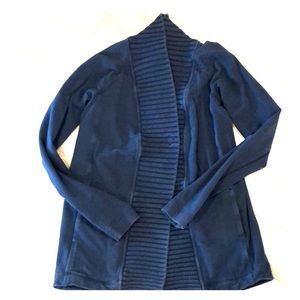 Navy lululemon sweatshirt with one snap closure.